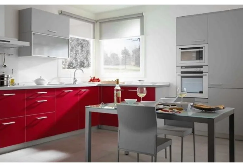 Cocina modulable en tonos rojos y grises
